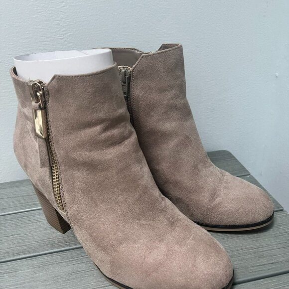 Beautiful Taupe Suede Ankle Boots - 9.5 Medium - Picture 7 of 8